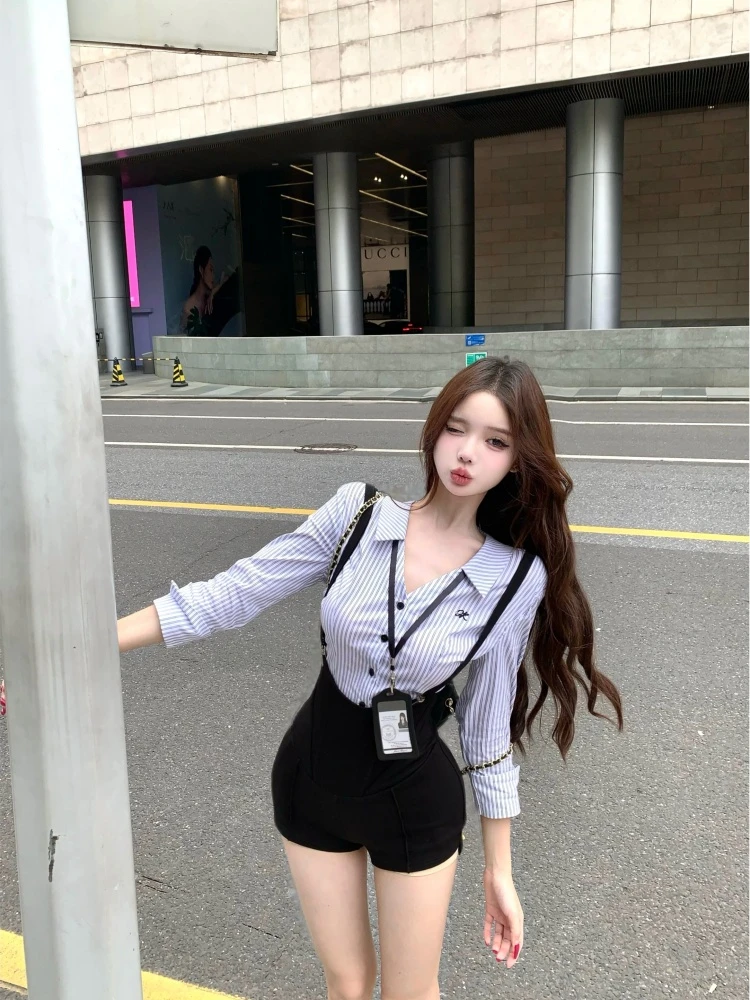 

Women's College Style Two-Piece Set Stripe V-Neck Long Sleeve Waist-Cinched Shirt Spring Overalls Black Shorts Casual Fashion