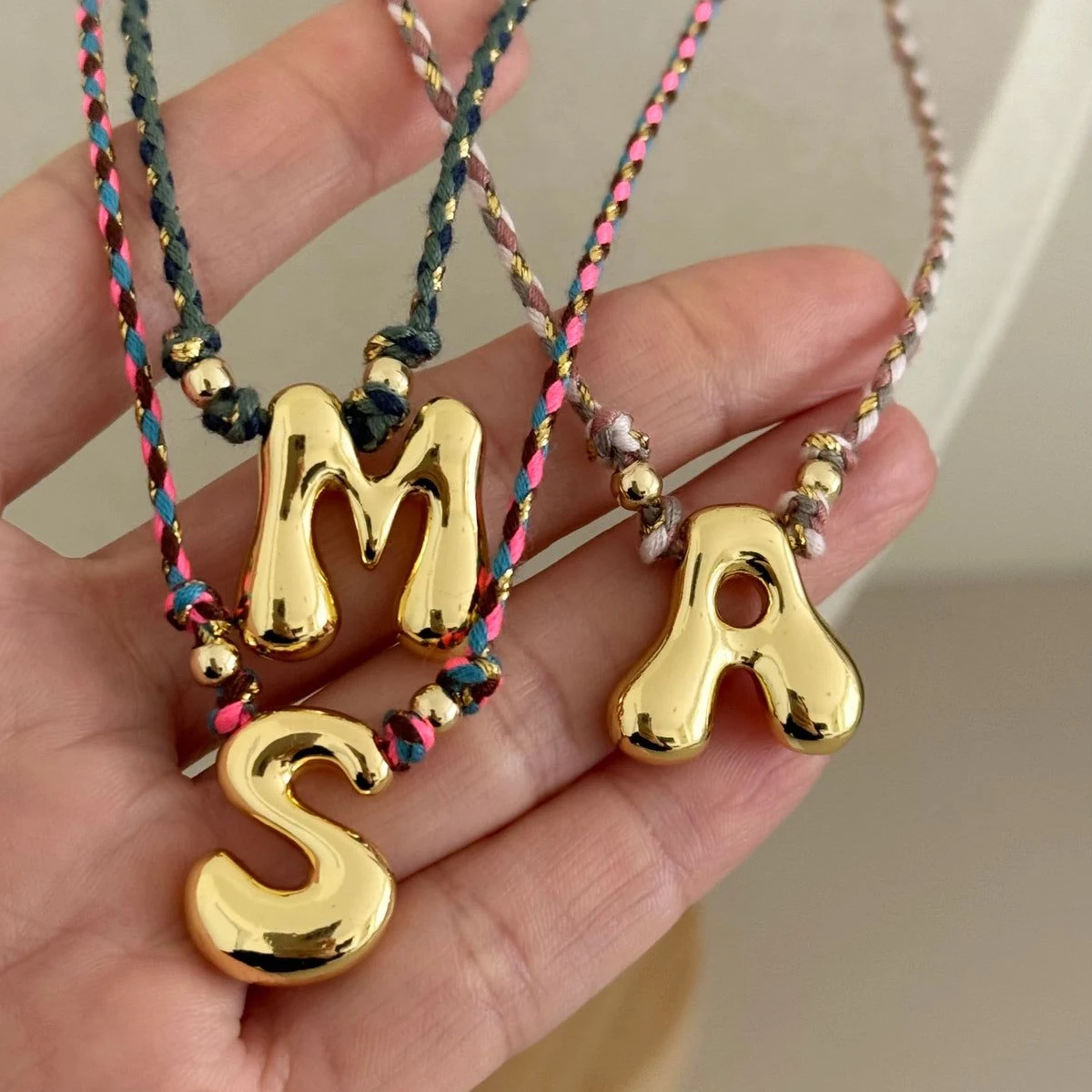 Kleurrijke Zirconia Chunky Bubble Letter Hanger Ketting voor Vrouwen Mode Roze Touw Ketting 18K Vergulde Sieraden Gift