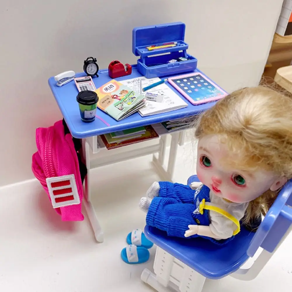 Symulowane biurka do domków dla lalek, krzesła, meble do nauki i pisania, model mebli, miniaturowe biurka szkolne, dekoracja klasy, model biurka do domku dla lalek.