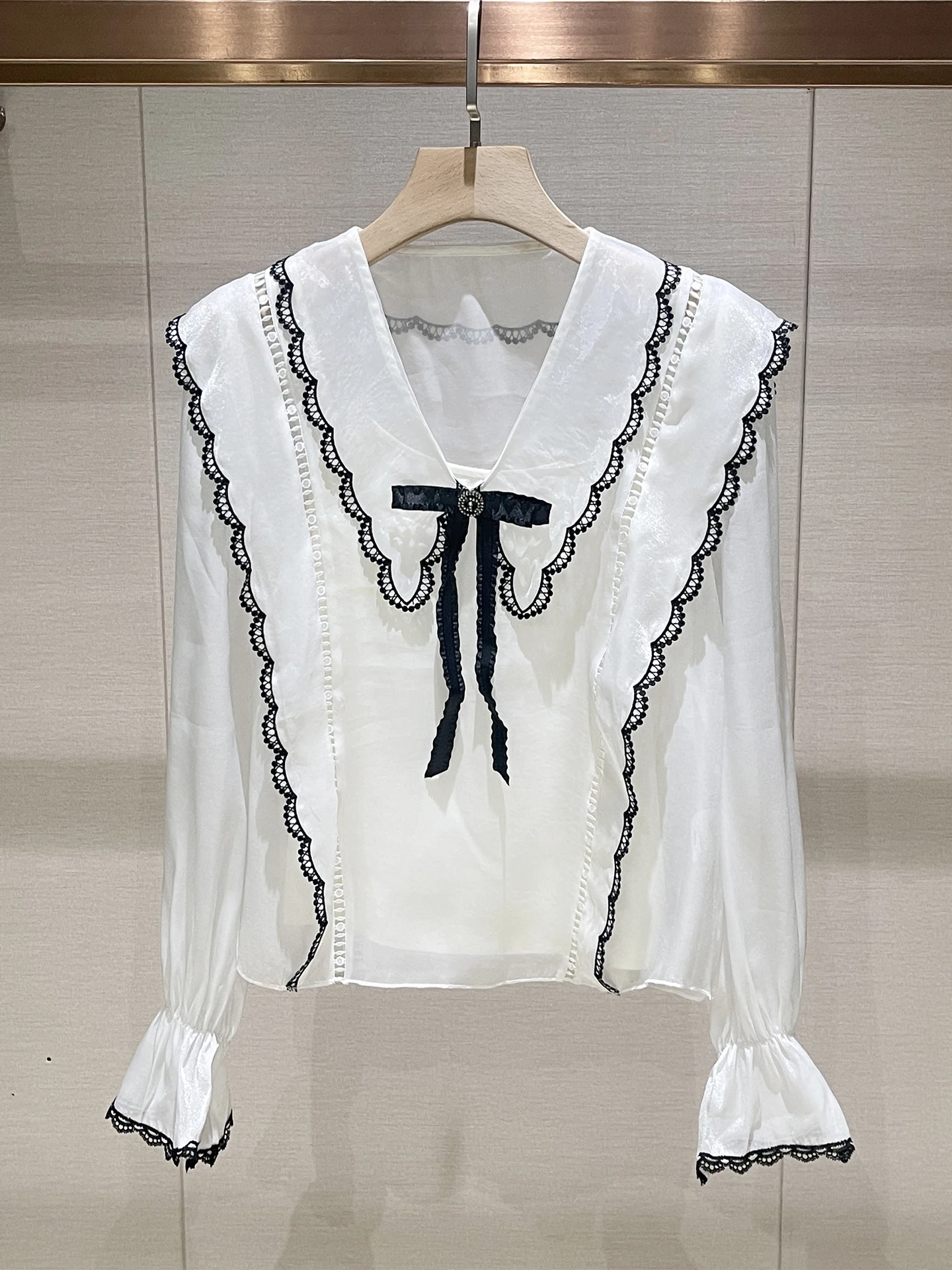 

Ele Ladylike Lace Casual irt And Pants Set with Bell Sves And Bowtie Design for Women Comfortable Breathable Winter ...