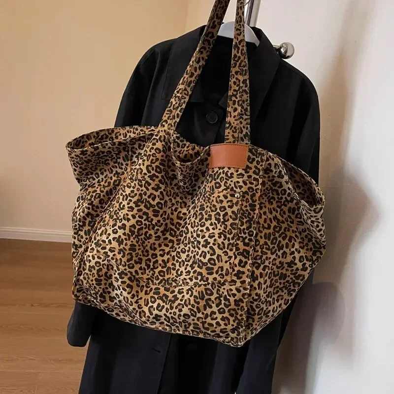 2025 outono e inverno nova bolsa de impressão de leopardo retro lona bolsa de ombro moda grande capacidade sacola