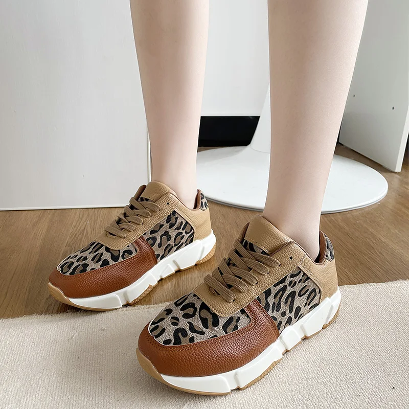 Sapatilhas femininas com estampa leopardo, sola grossa, sapatilhas de couro leve, peso baixo, moda feminina, outono