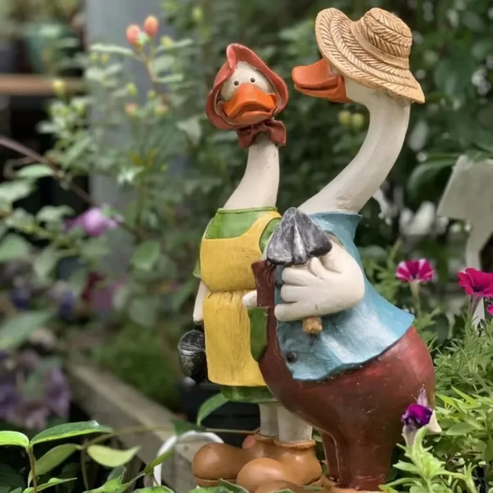 2Pcs/set Micro Landscape Couple Duck Statue Cartoon 3D Simulation Duck Ornaments Handcraft Animal Resin Sculpture Outdoor