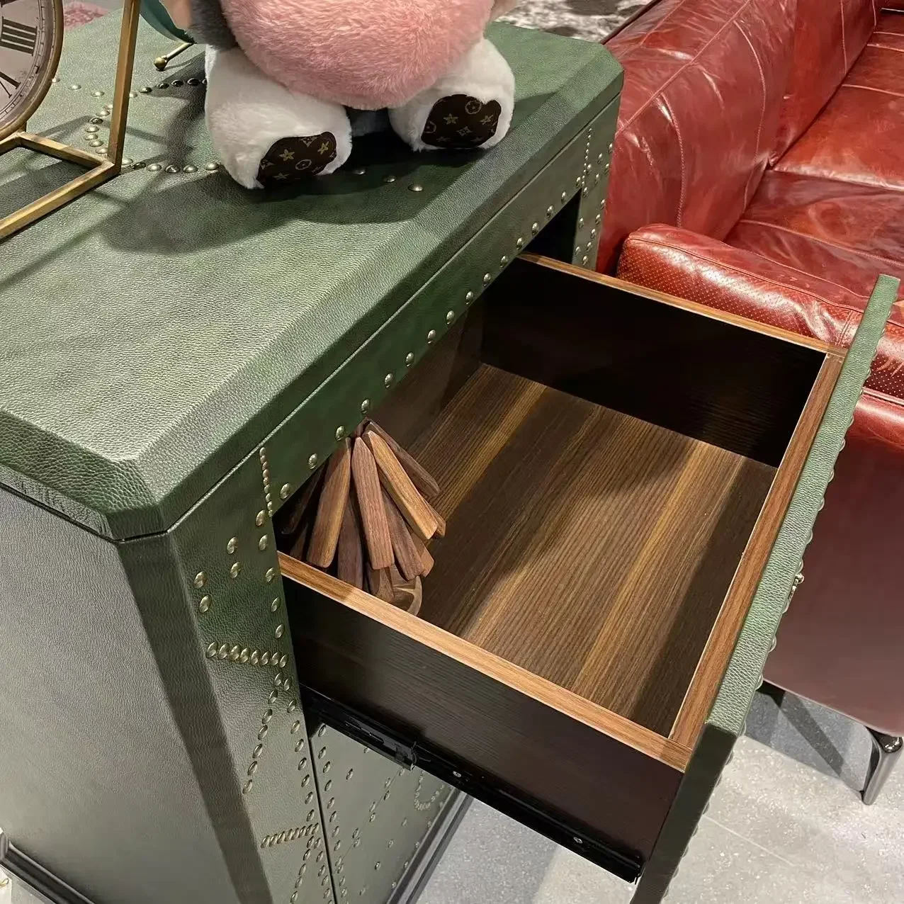 Американский ретро-модный обеденный боковой шкаф из цельного дерева, бытовой шкаф с тремя ведрами, длина, ширина и высота 68x48x102 см