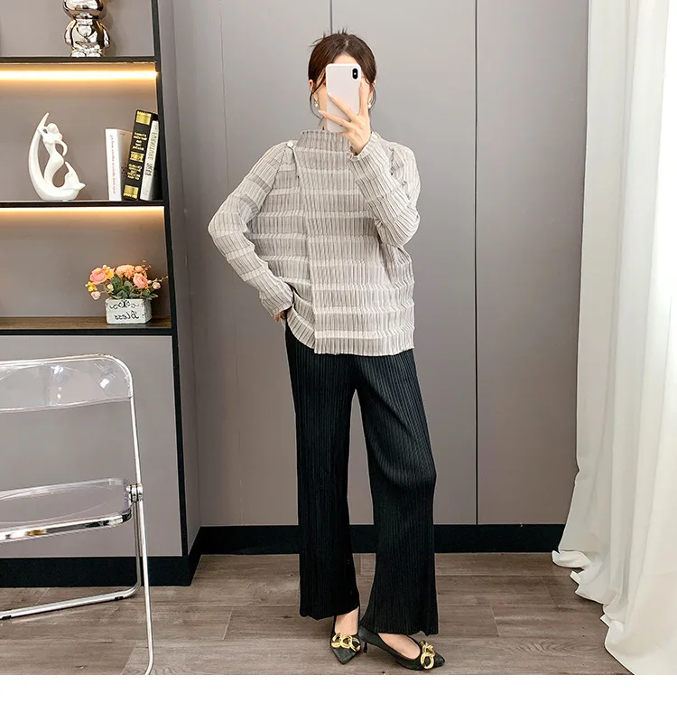 Miyake 2025 Spring and Summer Fashion Casual Loose Cardigan Short Jacket Pleated Striped Round Neck Long-sleeved Women's Blouse