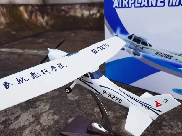 Scientific 172 modelo skyhawk, 28cm, escala 1:60, com base e rodas