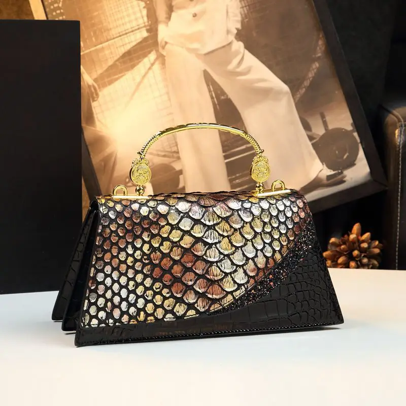 High-end light luxury black and gold heavy-duty 2026 summer new style sequined small square bag with pattern, trendy