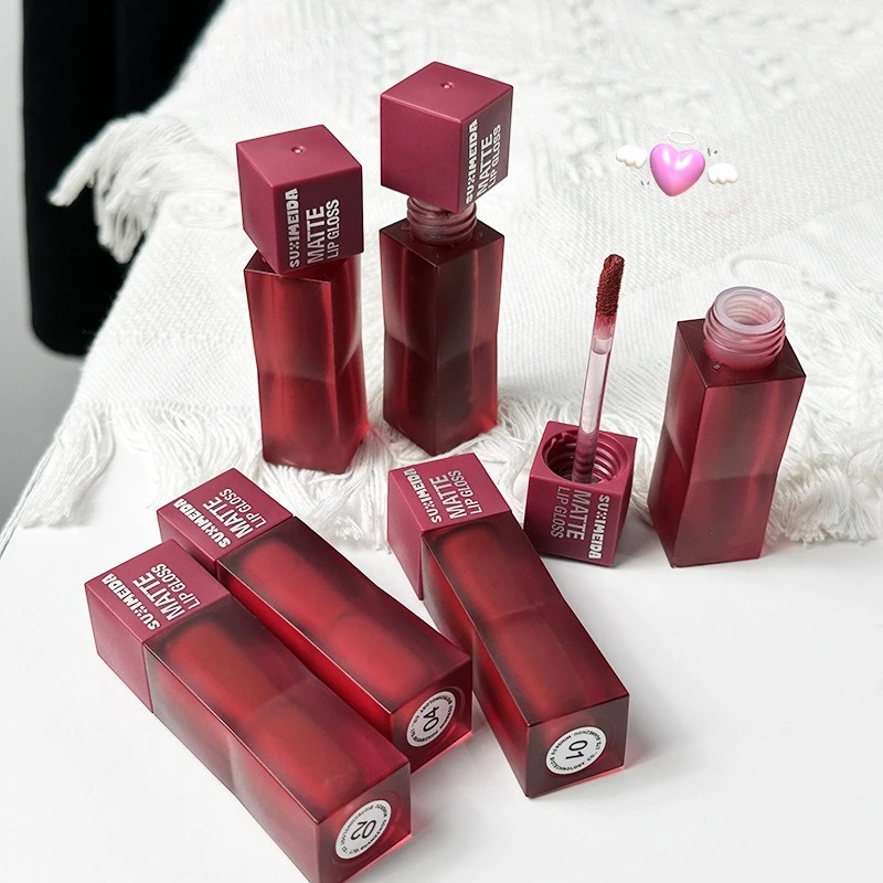 Matowa szminka Punk Red Łatwy w aplikacji błyszczyk Wodoodporny, długotrwały, odżywczy, naturalny odcień ust Nue Sexy Makeup