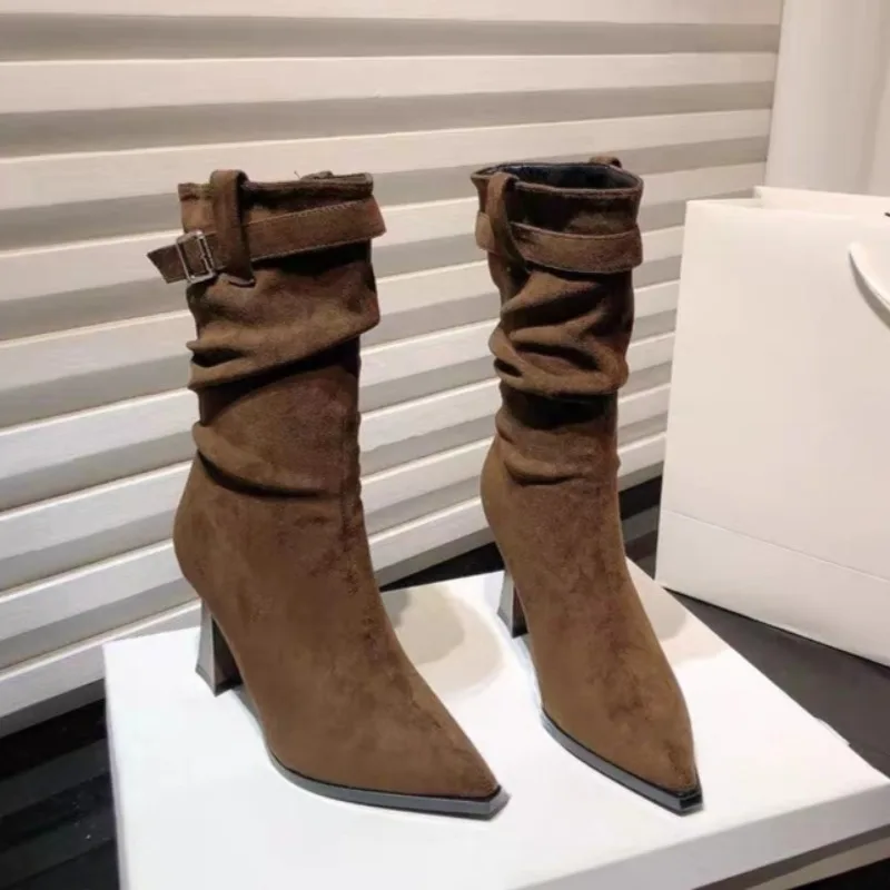 Botas individuales de tacón alto para mujer, botas de pierna media antideslizantes y resistentes al desgaste con hebilla de Metal de gamuza y punta puntiaguda a la moda