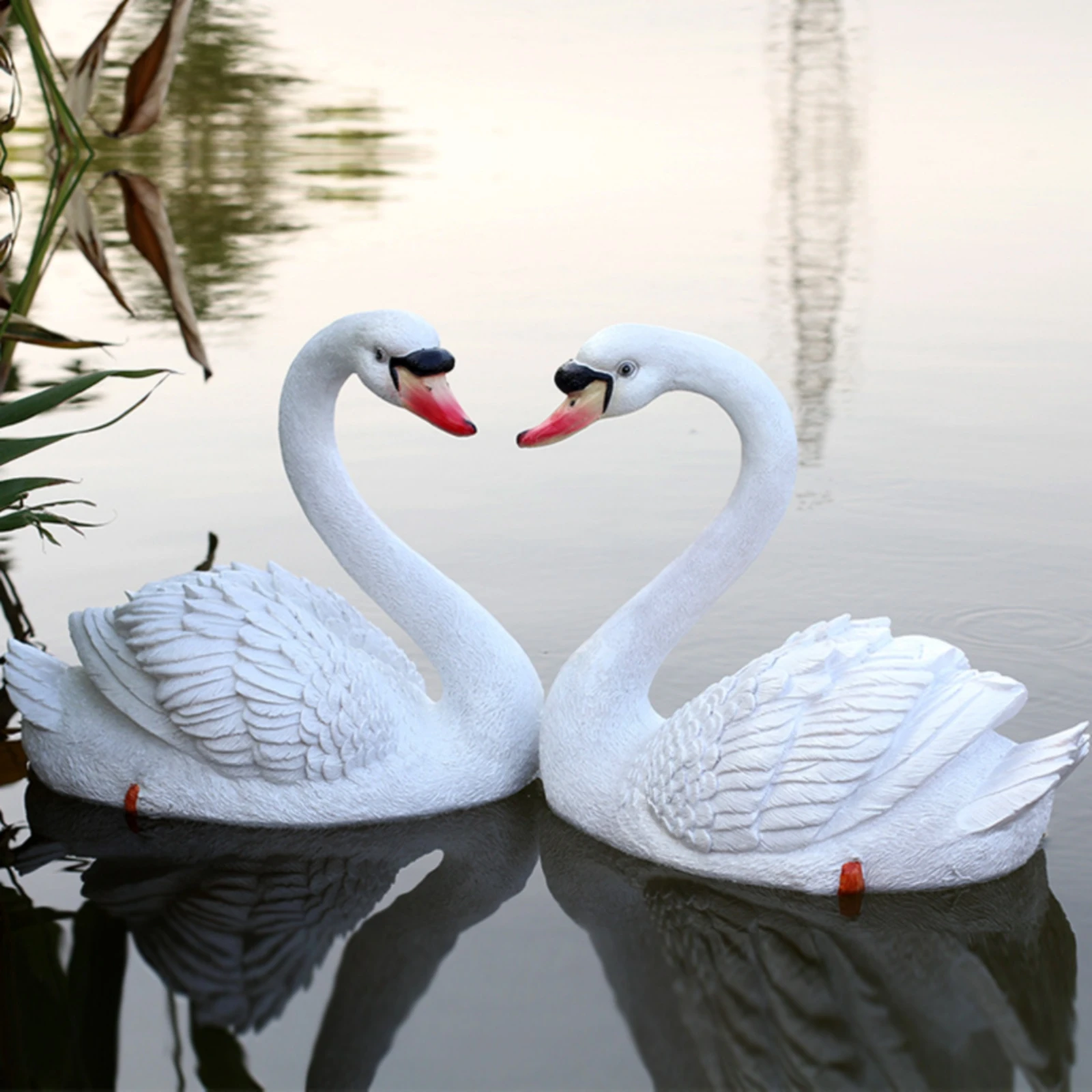 Floating Swan Sculpture Textured Floating Swan Ornament Outdoor Decor Feathered Weather Resistant for Pool, Park