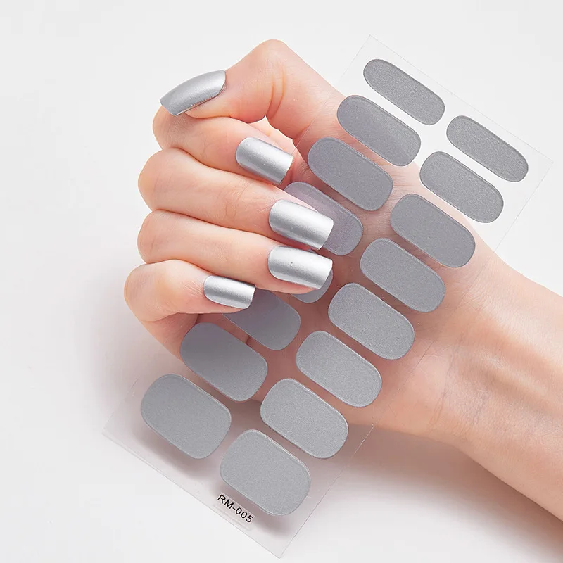 紫外線の下では硬くない ネイルシール メタリック感のあるソリッドカラーのネイルシール シンプルなブルーミング 防水ネイルシール