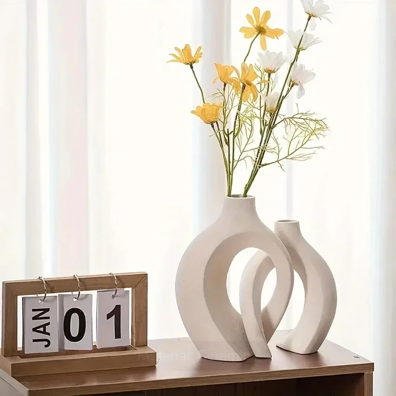 Hohle nordische moderne Vasen im 2er-Set für moderne Wohnraumdekoration, Kunststoff-Imitat-Keramik-Hohlvase für das Wohnzimmer.