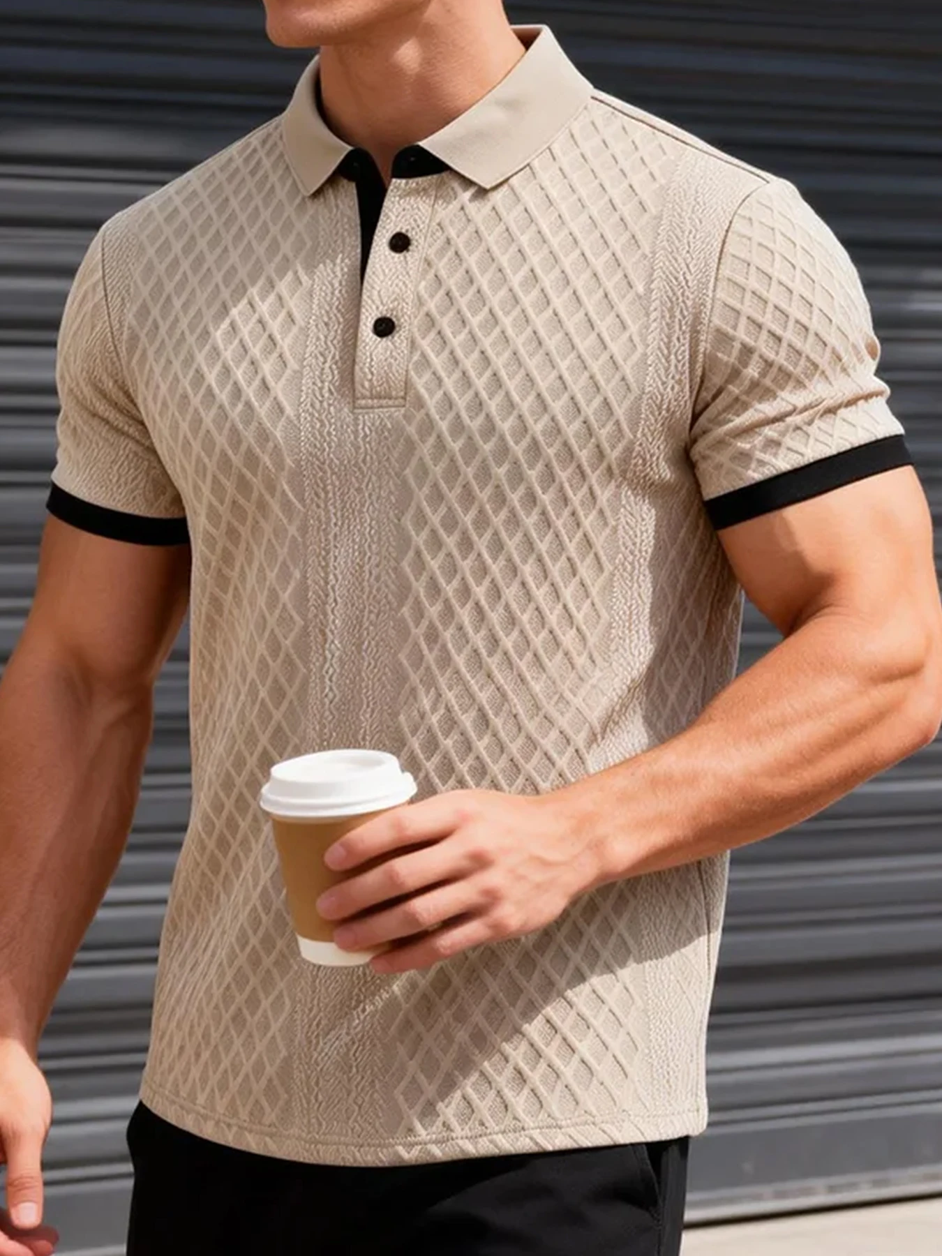 Herren Polo-Shirt in Hellaprikose mit Diamant-Jacquardmuster, Kurzarm, Kontrastierenden Schwarzen Bündchen und Umlegekragen, Lässiges Herren-Polo-T-Shirt im Reifen-Stil – Detail 4