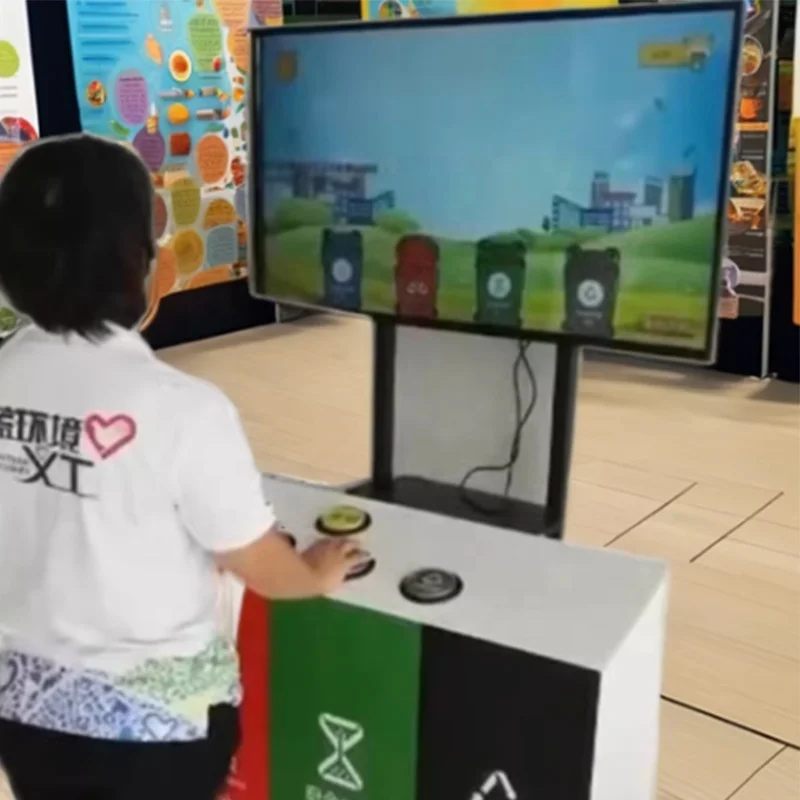 تصنيف القمامة، تعميم العلوم، لعبة تفاعلية، معرض علمي، ألعاب علمية، ألعاب تفاعلية