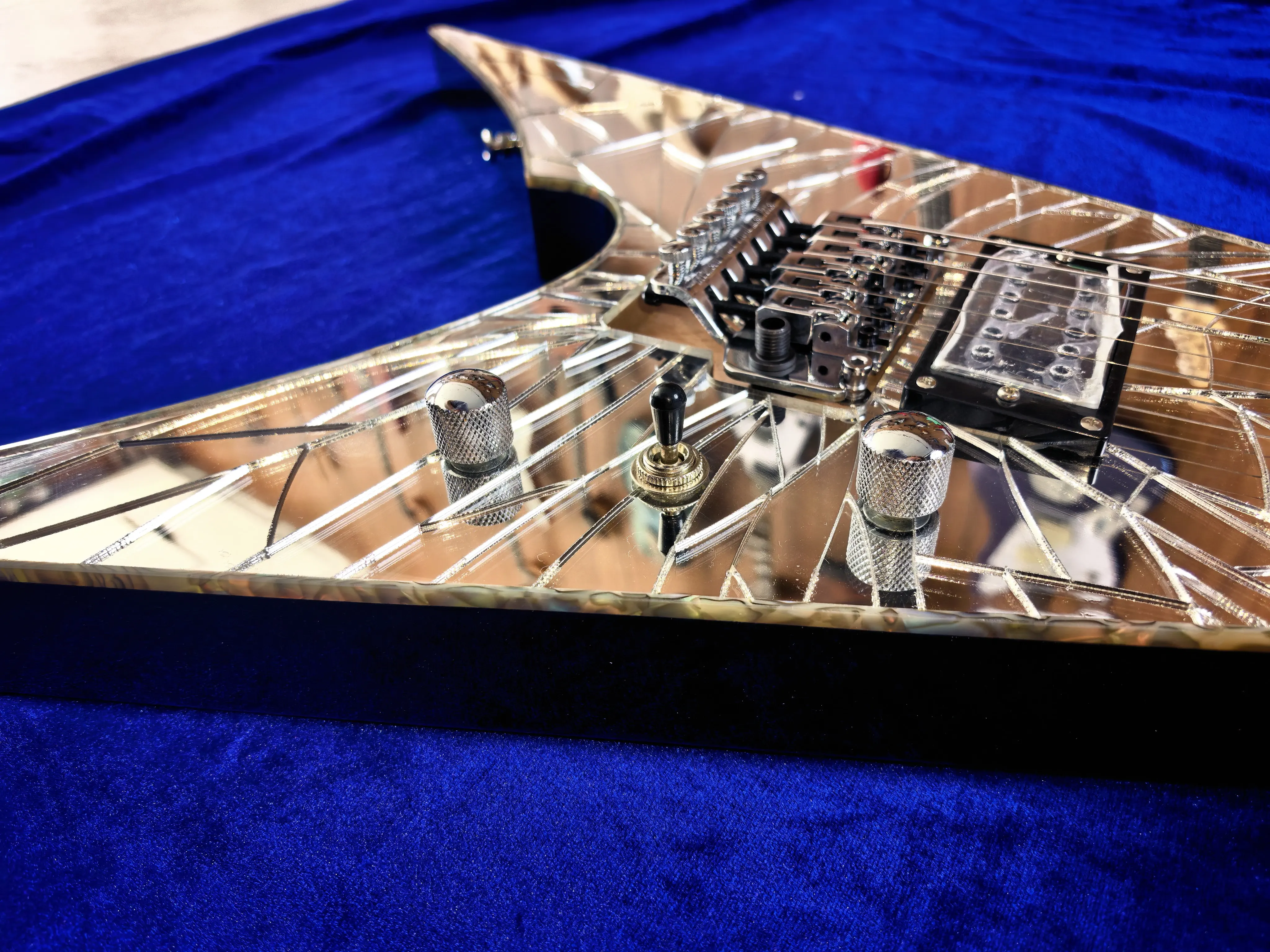 6 String Electric Guitar, 24 Frets, Colorful Pearloid Binding, Dual Pickup System, Bolt-on Neck