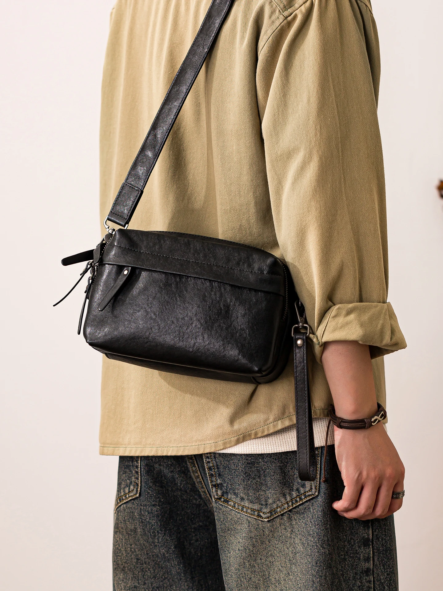 

PNDME casual designer handmade genuine leather men black shoulder bag outdoor daily work luxury cow leather teens crossbody bag