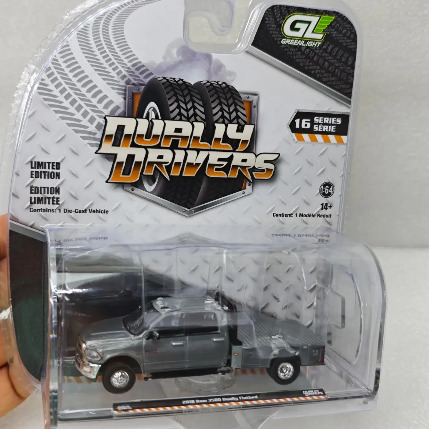 

Green Light 1:64 Dual Drive Series # 16-2018 Ram 3500 Dually Flatbed Varnish Alloy Car Model Market Ornament Collectibles