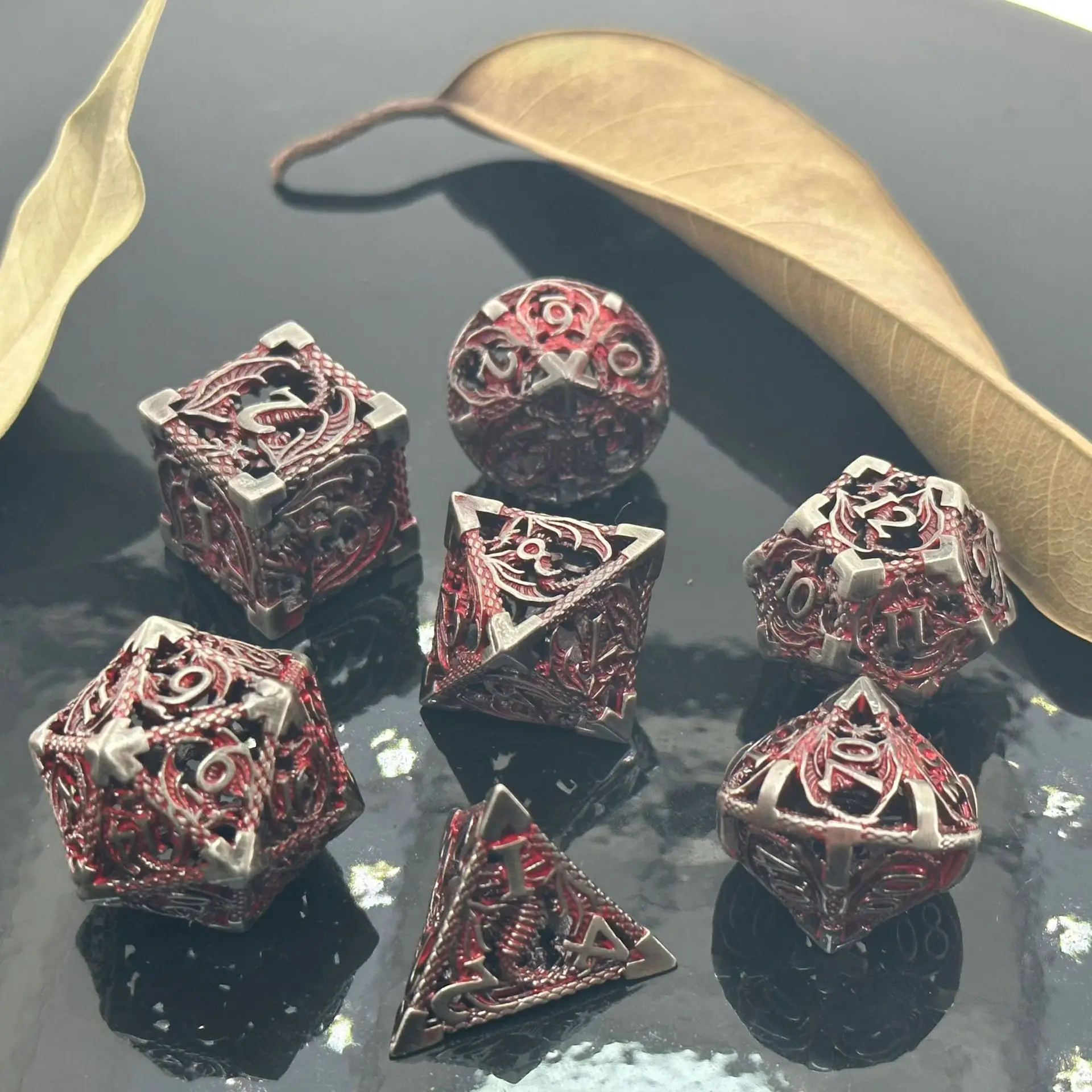 

Hollow Dice set Dragon Hollow Metal Cube for Dungeons & Dragons DND Metal Dice Set TRPG Board RPG Dice role playing games