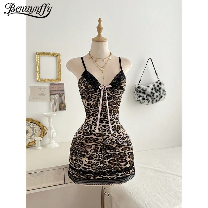 Benuynffy Luipaard Print Contrast Kant Cami Jurk Vrouwen Sexy V-hals Mouwloos Y2k Meisjes Boog Slanke Backless Bodycon Mini Jurken
