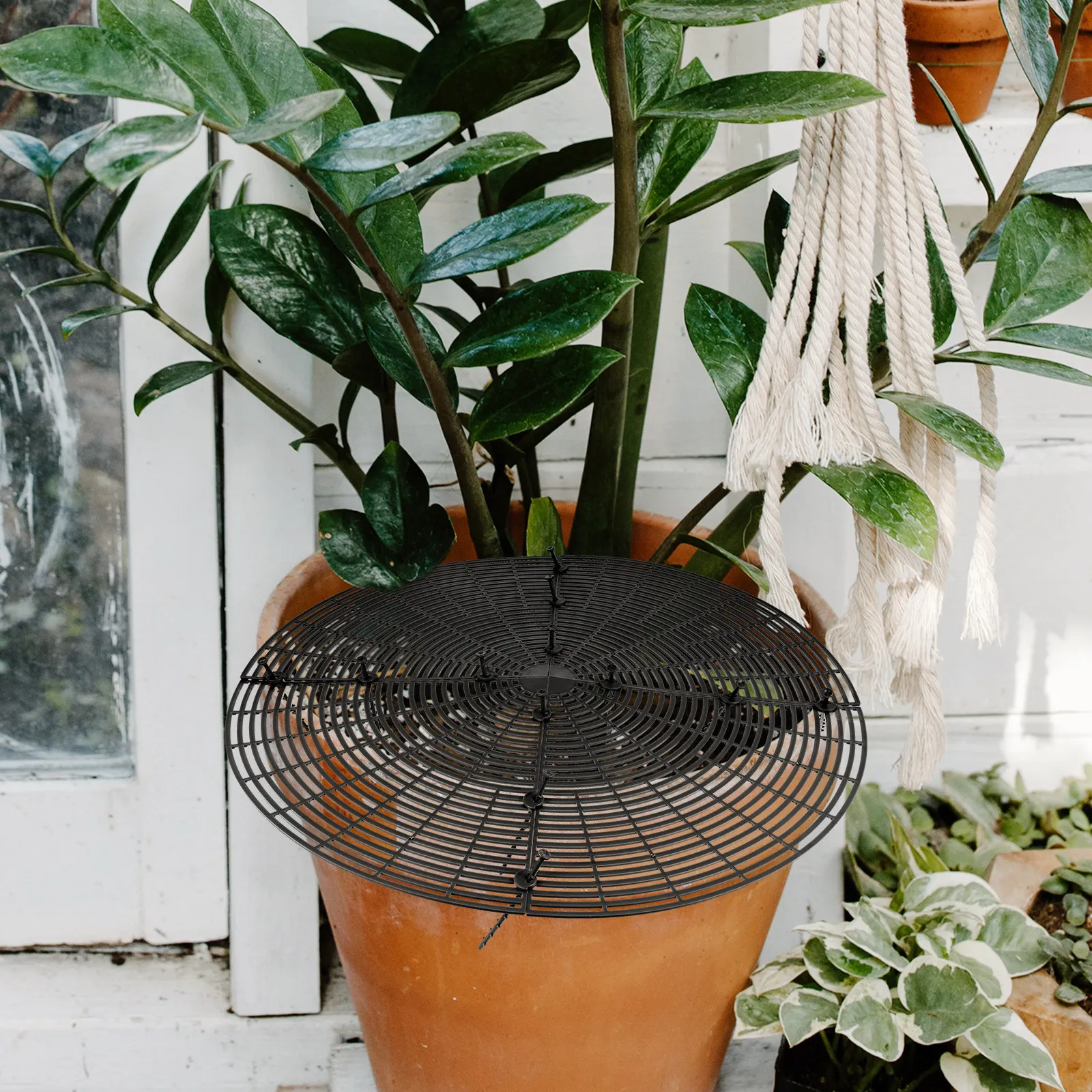 Sturdy Plastic Flower Pot Cover Soil Protector Grid Design for Potted Plants Garden Home Office Shopping Mall Bonsai Flowerpot