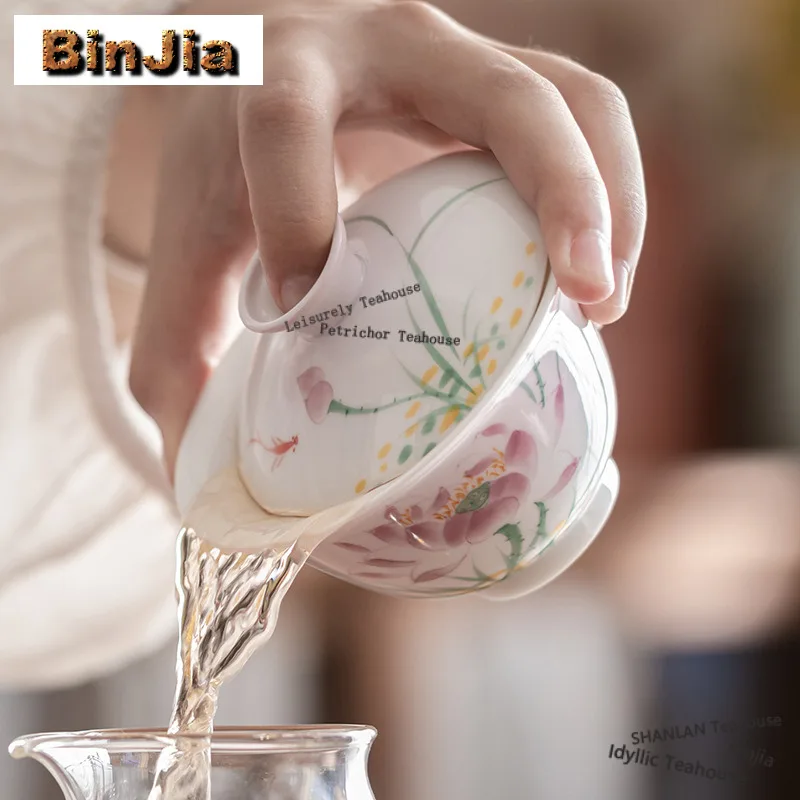 110ml Hand-painted Lotus White Porcelain Gaiwan Ancient Tea Tureen Tea Bowl With Lid Kit Tea Maker Cover Bowl Tea Services Craft