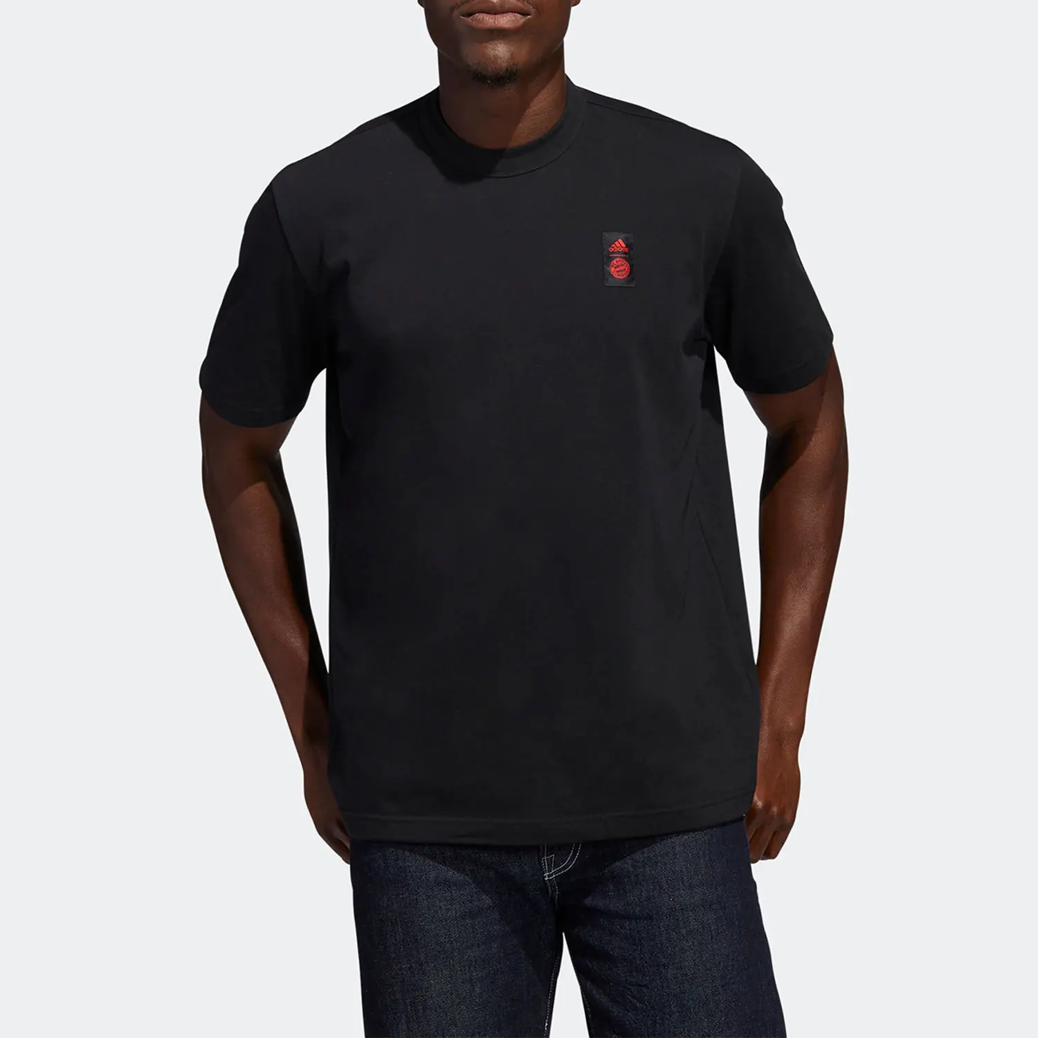 

Футболка Adidas Authentic FCB LS HC TEE Bayern Football мужская с коротким рукавом HF1354