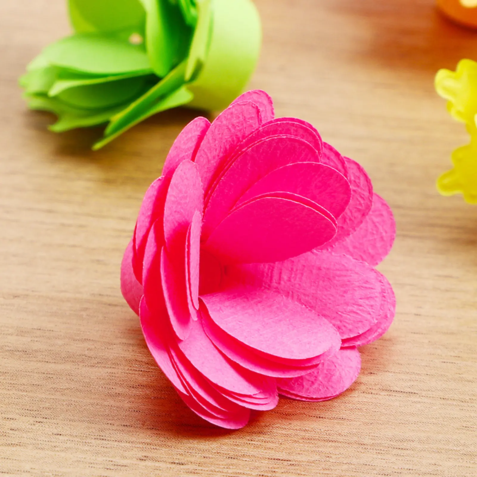 

Набор для творчества: 80 шт. 3D-цветов из бумаги для DIY-проектов, яркие декоративные вырезки для скрапбукинга и открыток