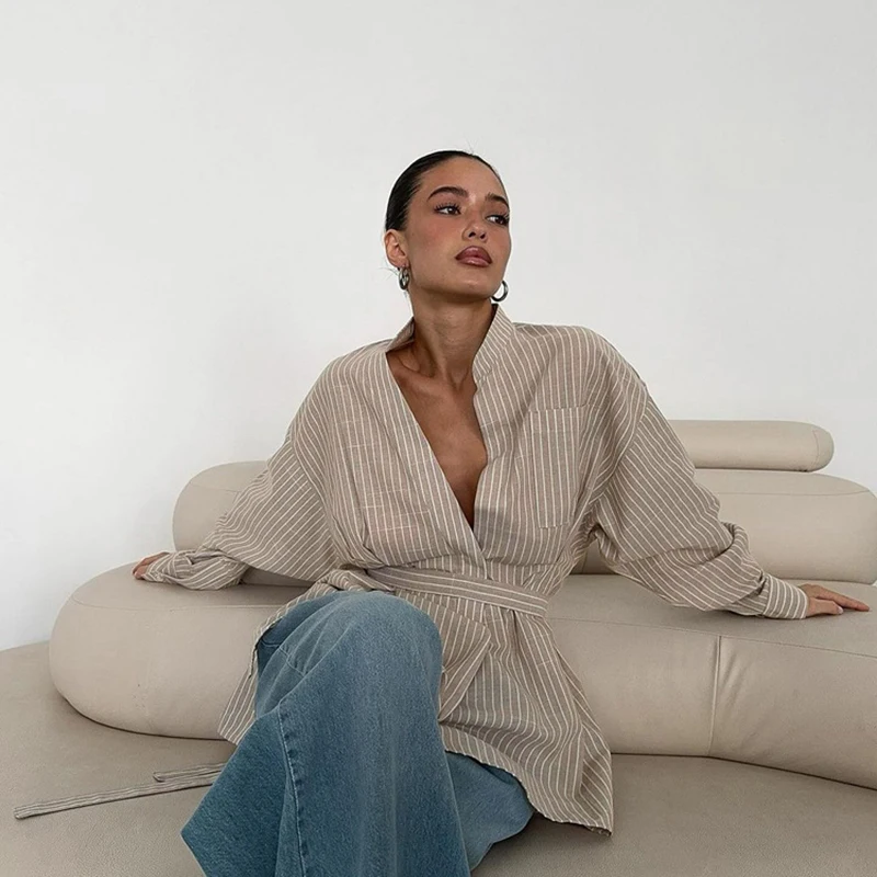 Camicetta a maniche lunghe a righe marroni alla moda Camicia con scollo a V allentata di colore colpito Camicetta con tasca con lacci Camicia in cotone femminile con risvolto 2025