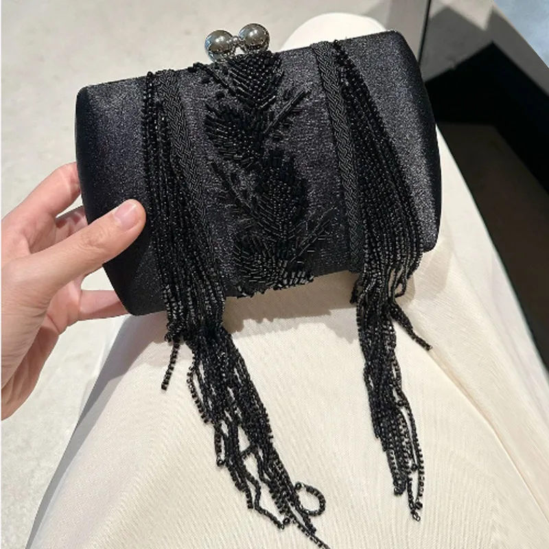 

Роскошная черная сумка ручной работы с кисточками из бисера Модная и высококачественная сумка через плечо из бисера Маленькая квадратная сумка