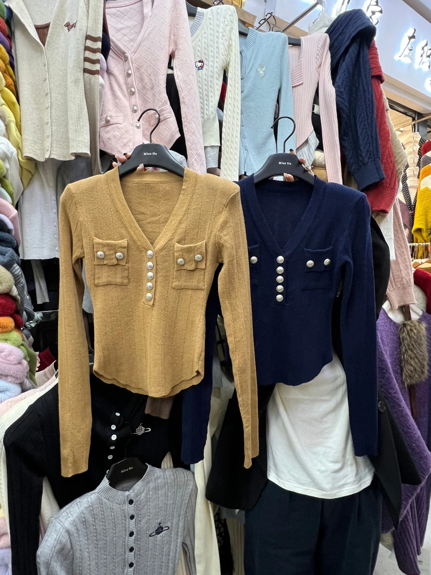 المرأة الخريف الشتاء أنيقة الخامس الرقبة طويلة الأكمام ضئيلة سترة سيدة الشارع الشهير بلون واحدة الصدر الأساسية البلوز الأعلى