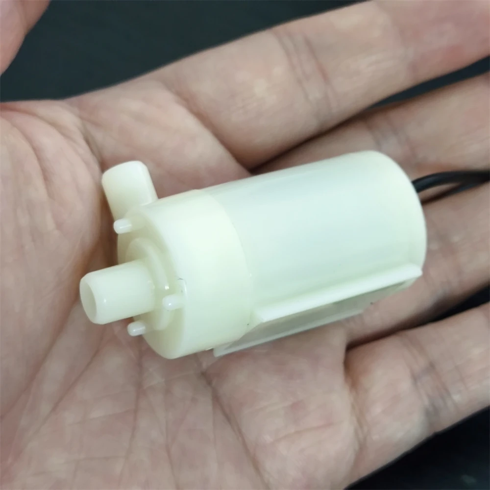 3-4.5V Micro Submersible Amphibious DC Motor Water Pump 80-100L/H Aquarium Water Landscape Layout Accessories
