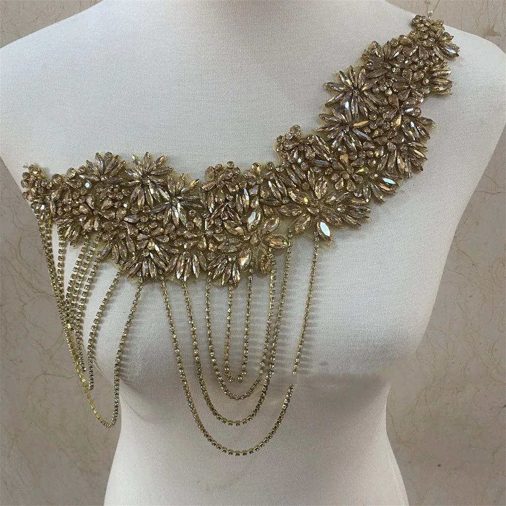 Handgefertigte Perlen- und Diamant-Stoffapplikationen für Hochzeitskleider, Bühnenkleider und andere Hochzeitskleider-Accessoires.