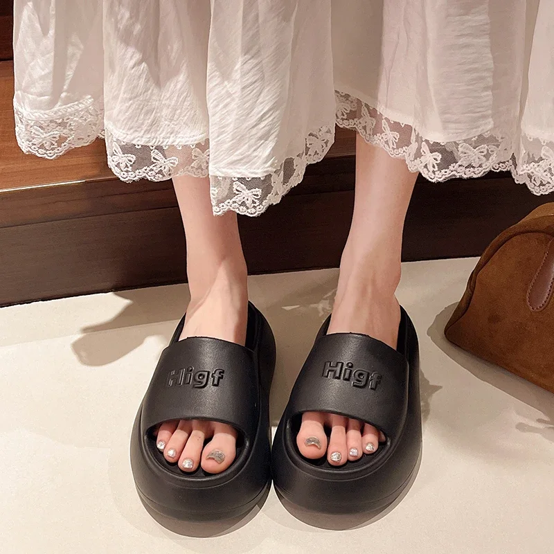 Женские тапочки, увеличивающие рост, 35–40, новые студенческие нескользящие легкие сандалии с толстой подошвой, сотня с пляжной обувью