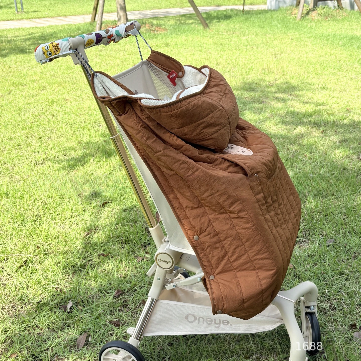 

Stroller Windproof Blanket Autumn and Winter Travel Windshield Blanket Strap Cloak