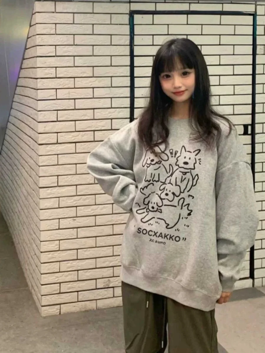 

Ретро-свитшот в американском стиле с круглым вырезом для женщин, весна-осень, свободный крой, уникальный дизайн, повседневный топ с длинными рукавами из полиэстера.