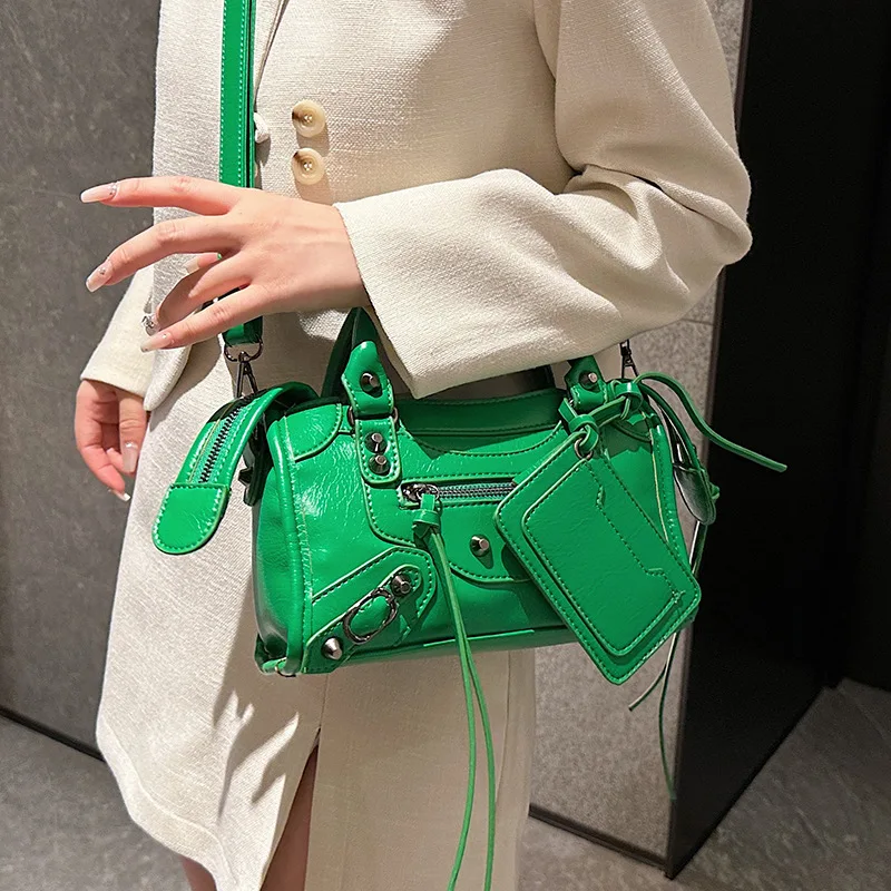 Edgy 2025, schoudertas met studs voor dames |   Unieke okseltasje |   Exclusieve crossbodytas met strass |   Biker chique handtas