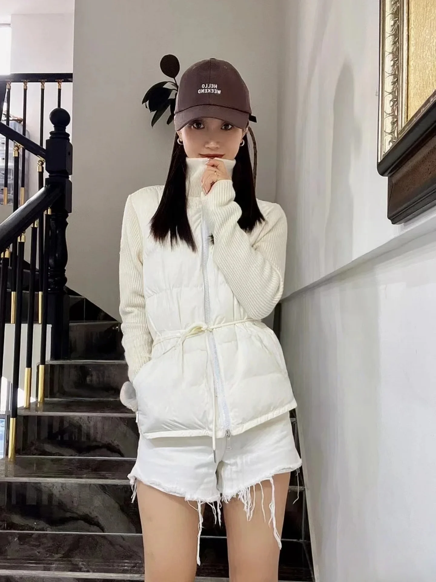 

Приталенный вязаный кардиган с воротником-стойкой, теплый, с наполнителем из утиного пуха, прямой крой, с поясом на талии, легкий, классический стиль