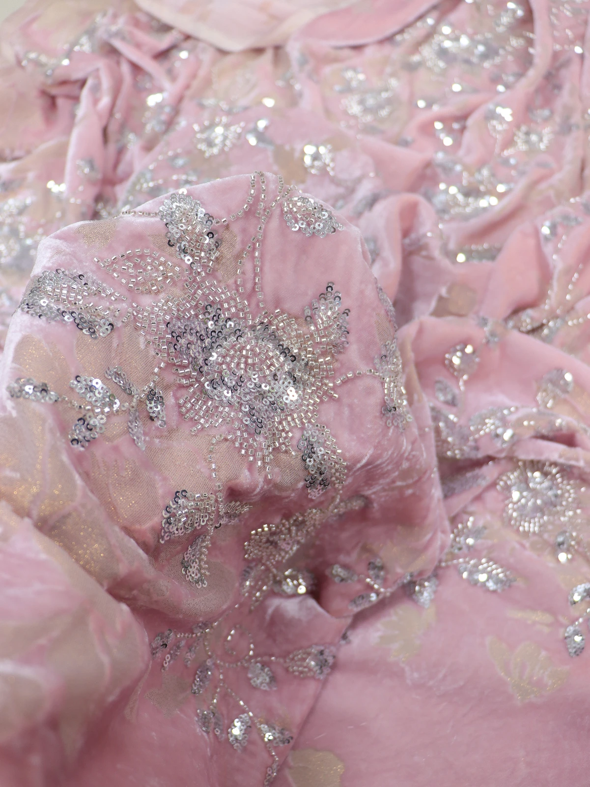 New black pink bead exquisite embroidery woven gold velvet fabric sewing top vest dress cheongsam designer fabric - Image 3