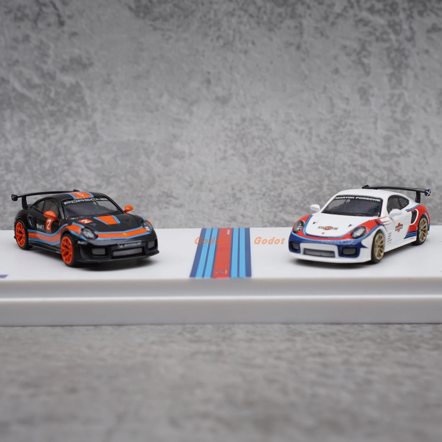 

Nuxia 1:64 Scale Diecast Alloy Porsche GT2 RS Toys Sports Cars Model Classics Adult Gifts Souvenir Collectibles Static Display
