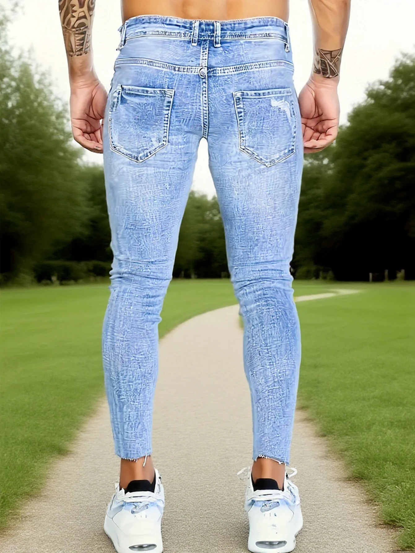 Jeans masculinos de corte justo com franjas desgastadas azul celeste, com um design exclusivo que contende ao corpo, criação sem esforço de um t