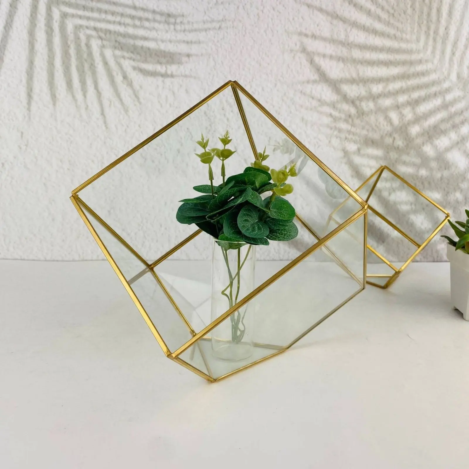 Geometric Glass Terrarium Nordic Aesthetic Glass Geometric Terrarium Drought-Resistant Plants Planter Container Handmade House view 2
