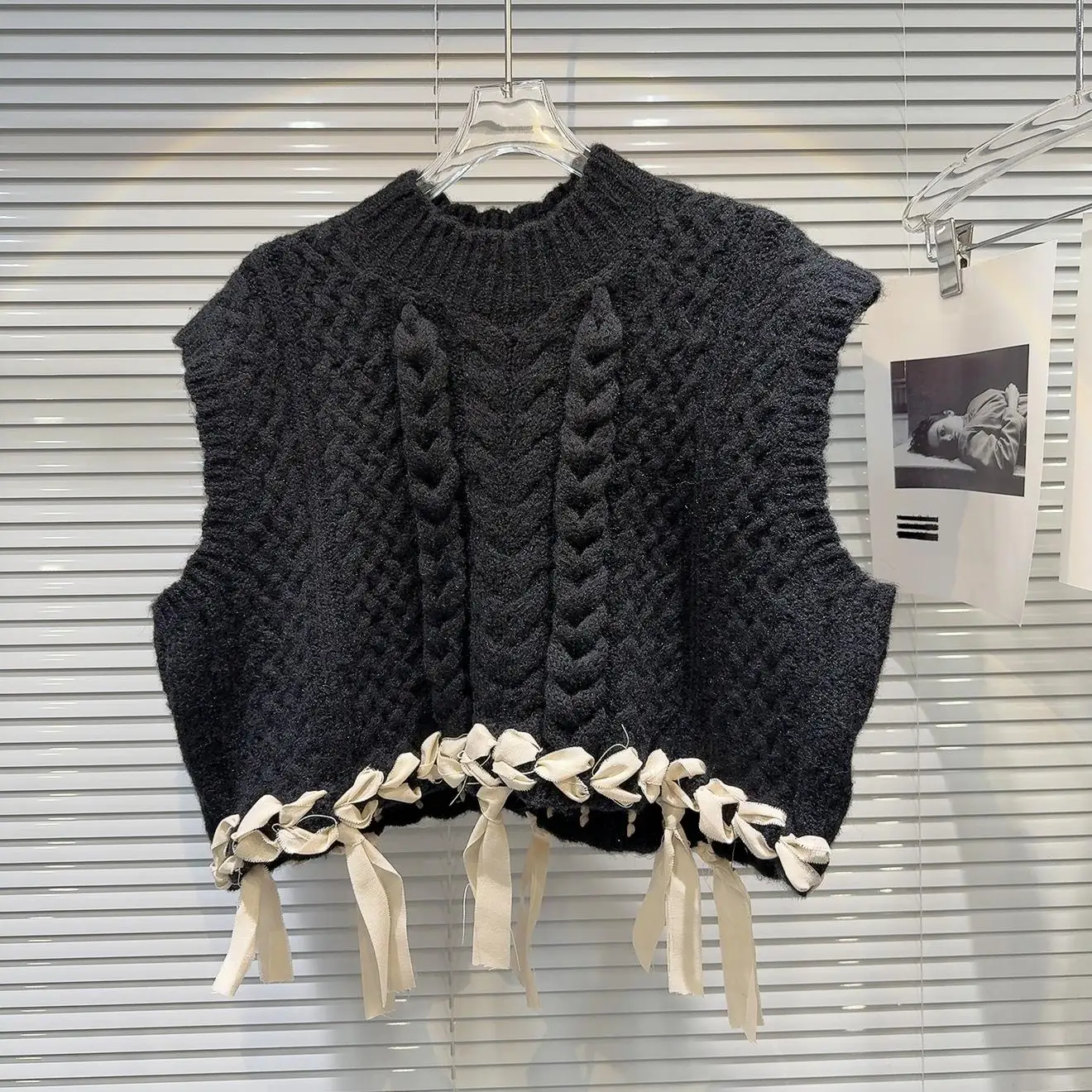 

Модный вязаный укороченный топ для женщин, прямые грелки для тела с закрученным цветочным узором, зимняя новинка 2023, новый Sle