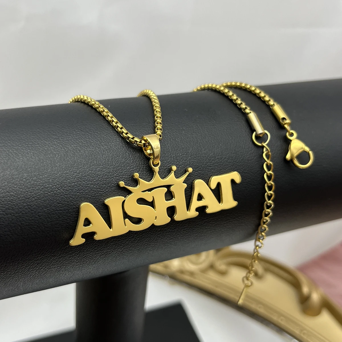 Custom Big letter Name Necklace With Crown For Women Personalized Letter Namelate Pendant Pearl chain Necklaces Custom Jewelry