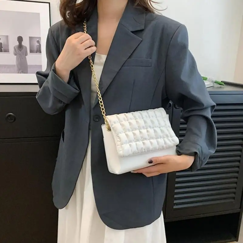 

Stylish and Durable PU Crossbody Bag with Design Chain Shoulder Bags Showcase Your Taste 20CA