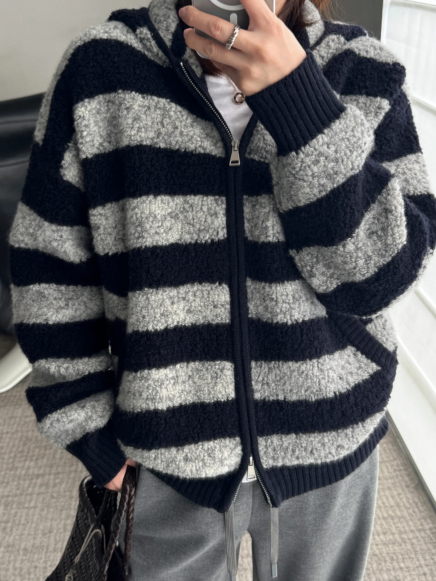 

Утепленное женское вязаное шерстяное пальто-свитер с капюшоном, в полоску, осенне-зимнее, новое, мягкое, в стиле кэжуал, из шерсти