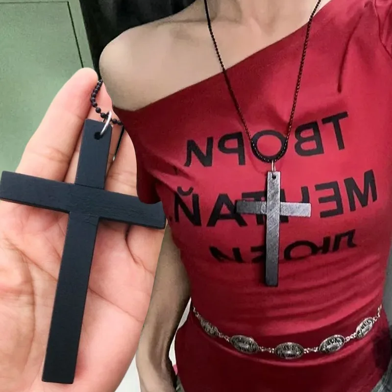 Y2K Wood Cross Pendant Necklace for Women Men Vintage Cool Spicy Girls Hip Hop Vintage Necklaces Party Jewelry Accessories Gift