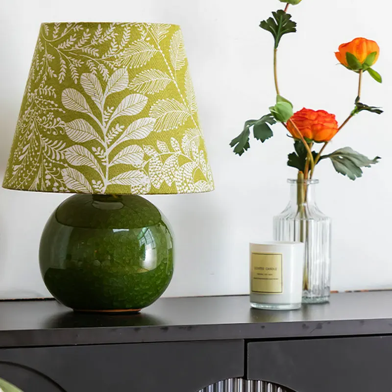

Настольная лампа в американском стиле ретро, изумрудно-зеленая керамическая настольная лампа с ледяной текстурой, изысканная тканевая лампа с цветочным узором YX064EG
