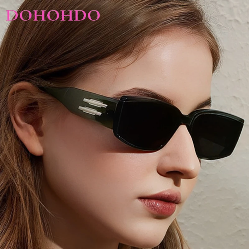 

2025 New Fashion Square Rivets Women Sunglasses Retro Small Frame Sunglass Men Travel Driving Eyewear Ladies UV400 Lentes Mujer