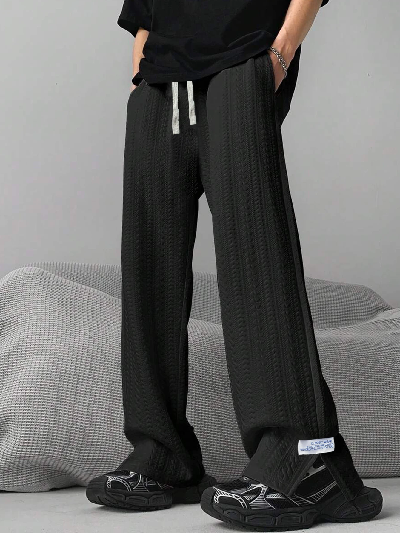 Herren Casual Minimalistische Jogginghose mit Buchstaben-Print, Geteilter Saum, Strukturierter Jacquard-Stoff, Kordelzug am Bund, Komfortabler Schnitt – Detail 18