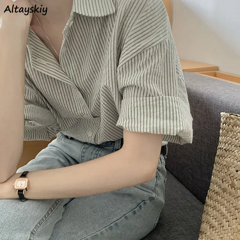 قمصان مخططة بأكمام قصيرة للسيدات بسيطة وفضفاضة للتنقل ملابس علوية يومية على الطراز الكوري صيفية كلاسيكية أنيقة للطلاب ترفيهية أنيقة #5